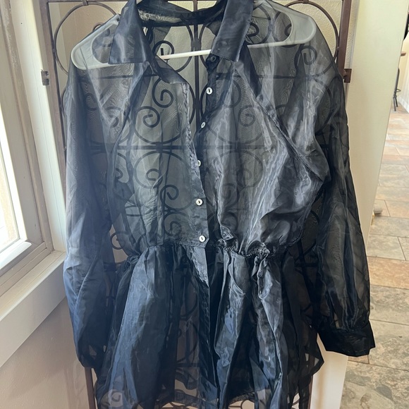 Women’s top - Picture 3 of 3